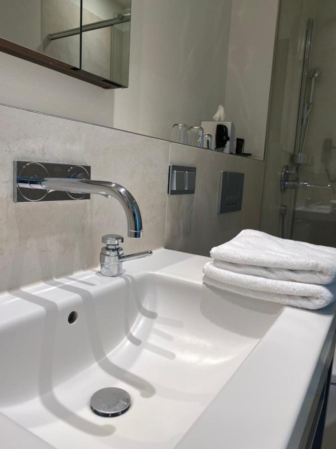 Hotel Eberhards Am Wasser บีทิกไฮม์-บิสซิงเงน ภายนอก รูปภาพ