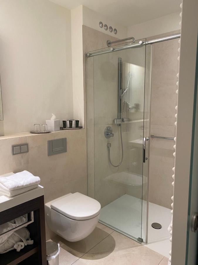 Hotel Eberhards Am Wasser บีทิกไฮม์-บิสซิงเงน ภายนอก รูปภาพ