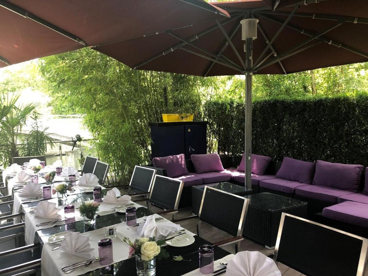 Hotel Eberhards Am Wasser บีทิกไฮม์-บิสซิงเงน ภายนอก รูปภาพ