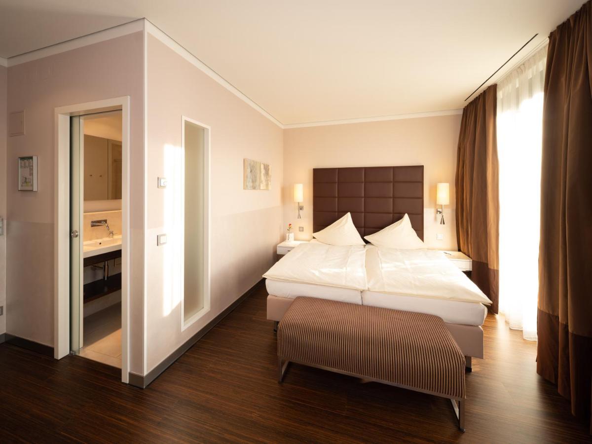 Hotel Eberhards Am Wasser บีทิกไฮม์-บิสซิงเงน ภายนอก รูปภาพ