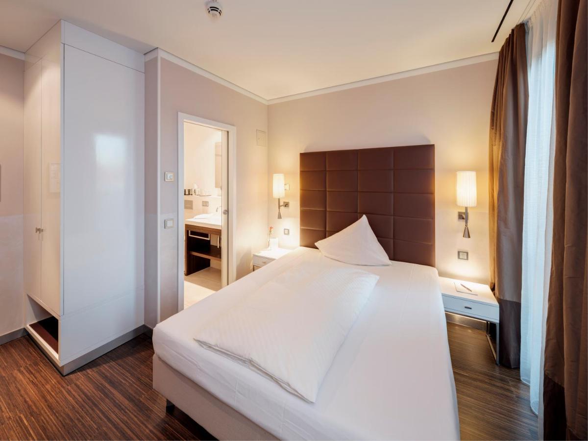 Hotel Eberhards Am Wasser บีทิกไฮม์-บิสซิงเงน ภายนอก รูปภาพ